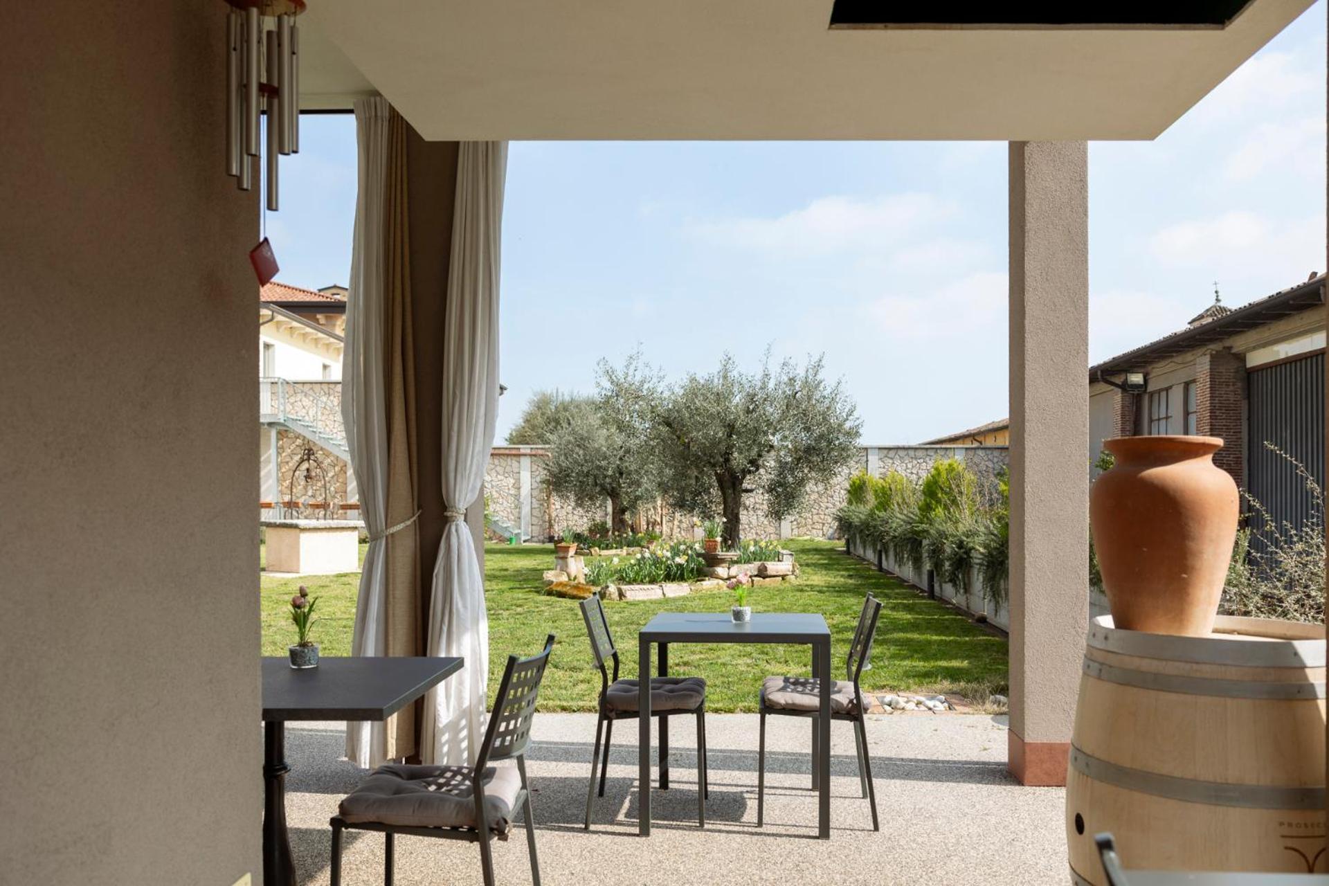 Hotel La Caporala Castel d'Azzano Exterior photo