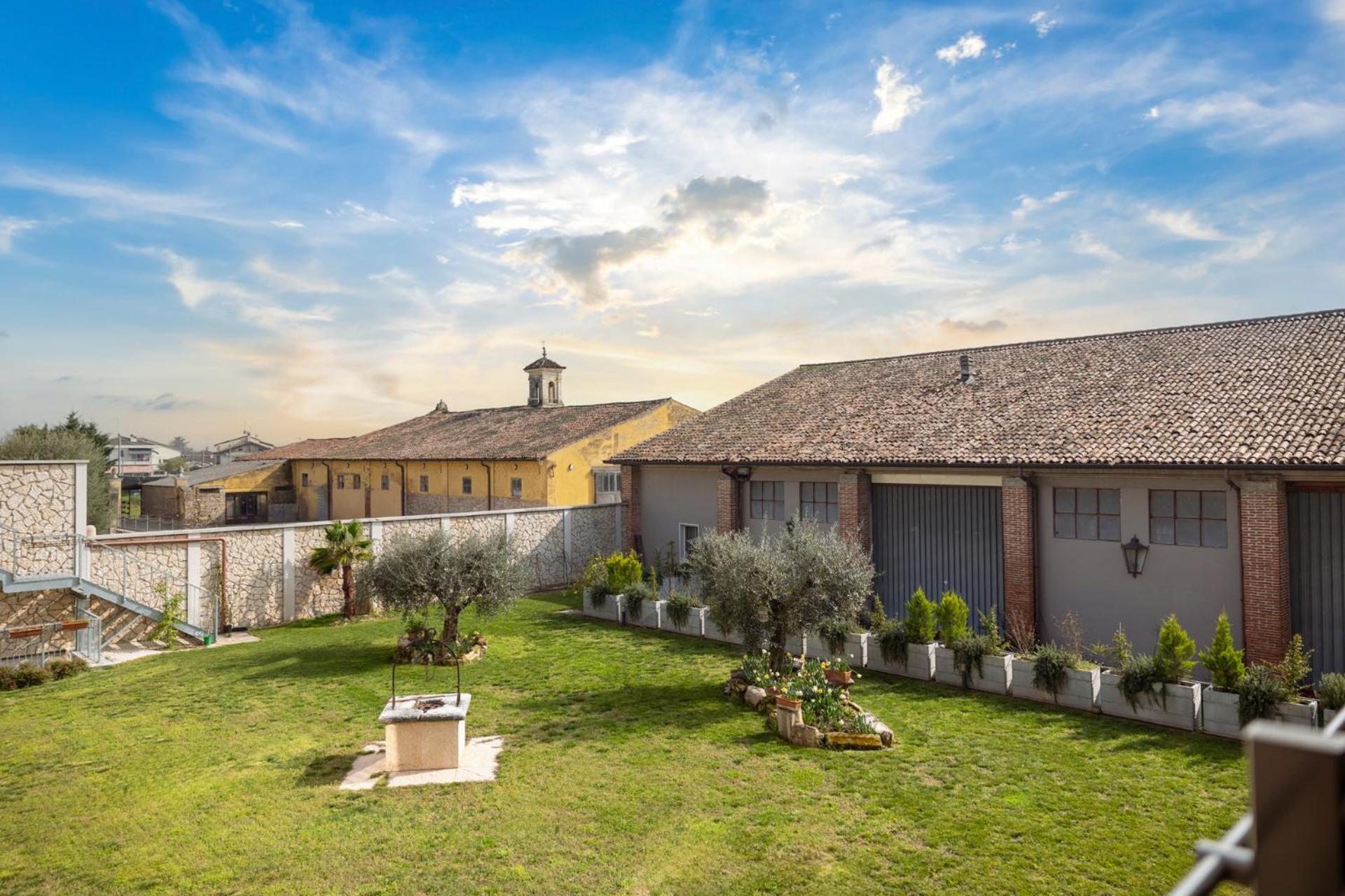 Hotel La Caporala Castel d'Azzano Exterior photo