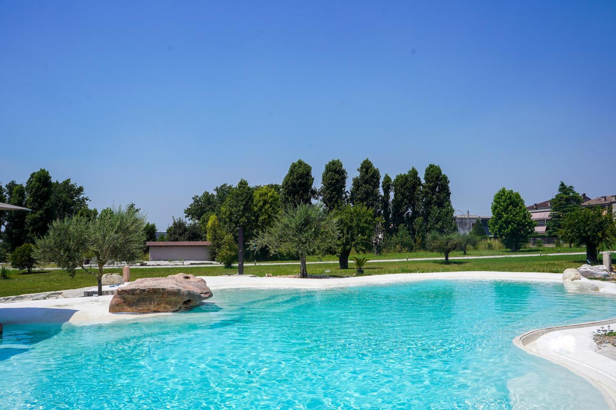 Hotel La Caporala Castel d'Azzano Exterior photo